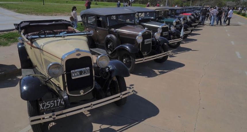 Vicente López celebra el Día Internacional del Ford A con una gran exposición