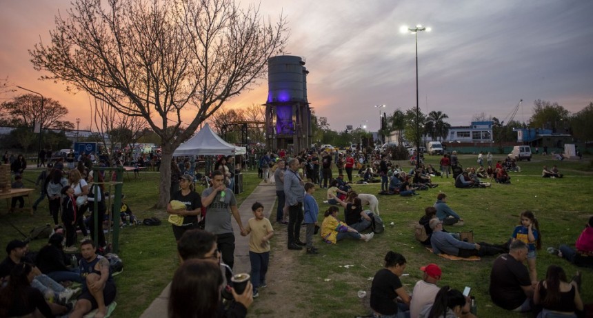 Campana: Cientos de familias celebraron la llegada de la primavera en la Costanera