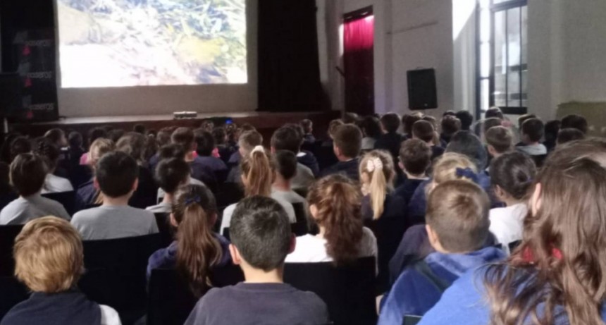 Entre Ríos: Más de 500 estudiantes y docentes del departamento Uruguay disfrutaron del programa Cine en las Escuelas