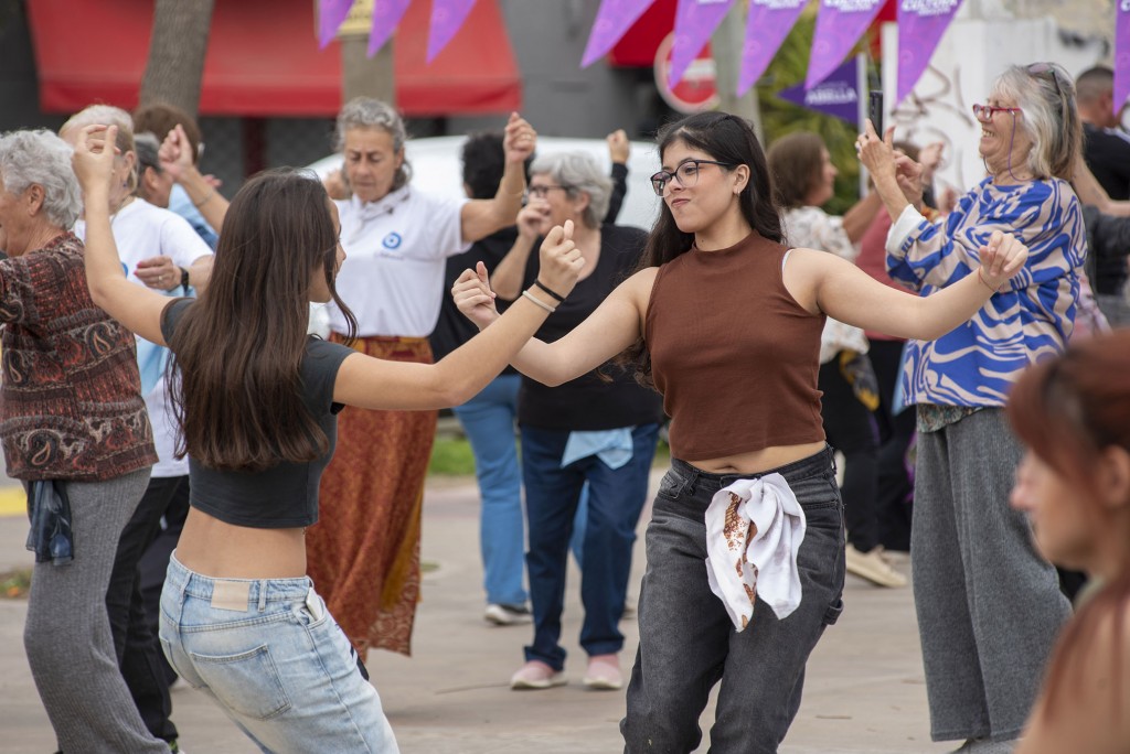 Campana: El folklore volvió a copar la Plaza de las Carretas
