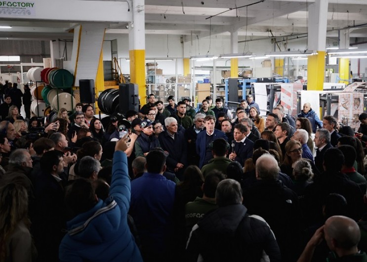 Kicillof se reunió con trabajadores y empresarios pymes en Vicente López