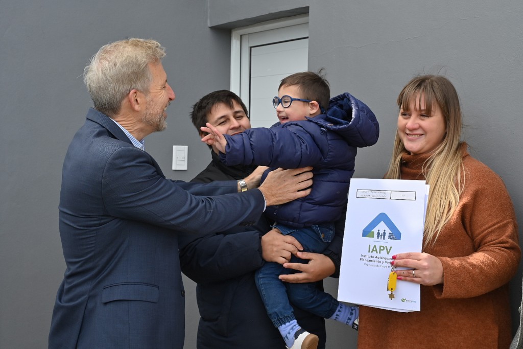 Entre Ríos: Frigerio entregó viviendas a diez nuevas familias de General Racedo