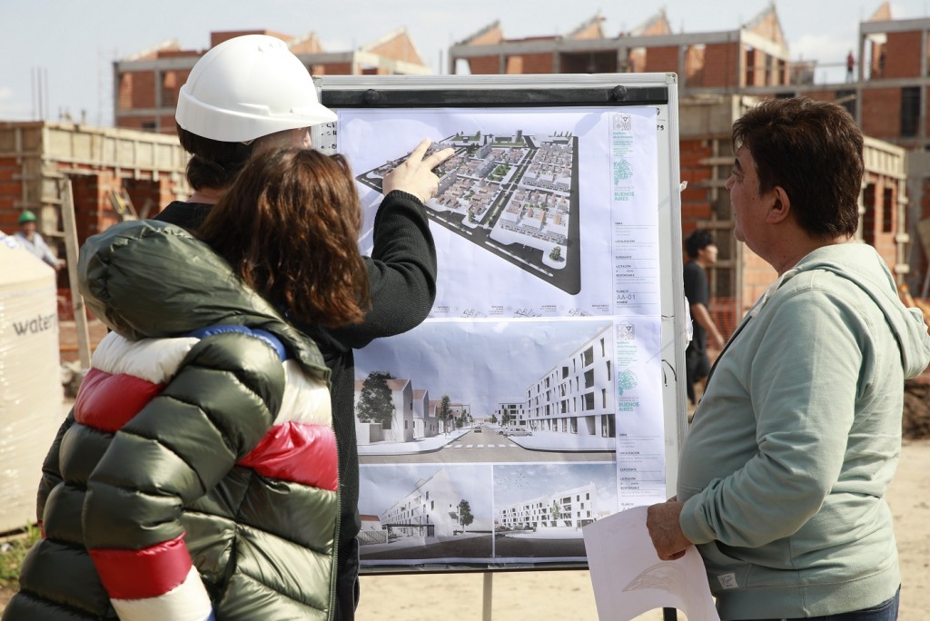 La Matanza: Espinoza supervisó la construcción de más de 300 viviendas en Cuidad Evita 