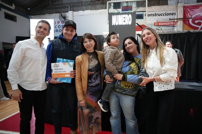 La Provincia sorteo 200 preadjudicatarios de viviendas en San Vicente