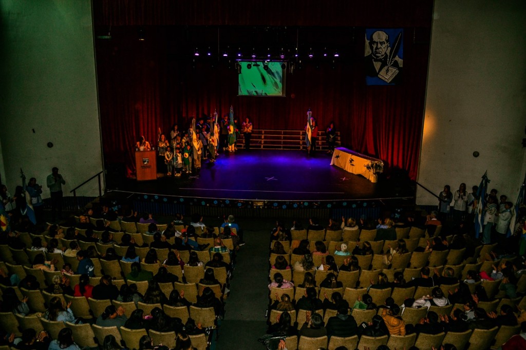 Balcarce: Se conmemoró el “Día del Maestro” en el Teatro Municipal