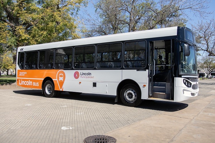 Lincoln: El Municipio sumó 2 colectivos 0km para el servicio de transporte escolar