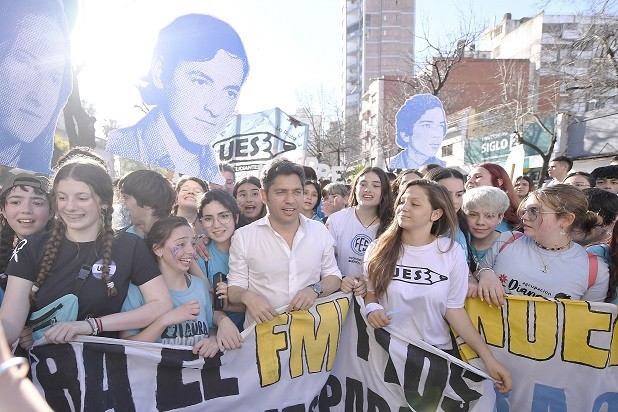 Kicillof participó de la marcha por el 49° aniversario de la Noche de los Lápices