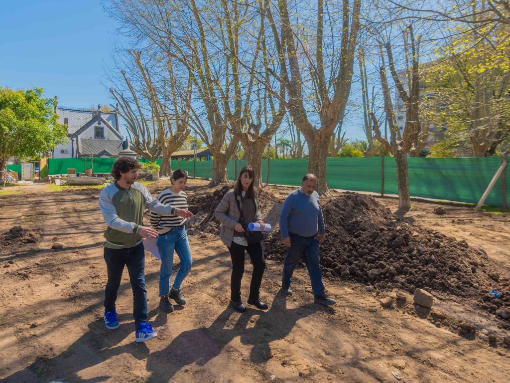 San Fernando: Juan Andreotti recorrió la obra de una nueva plaza junto al Tren de la Costa