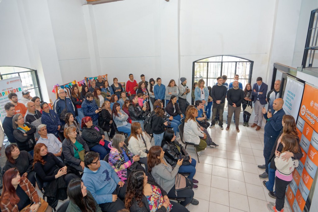 Berazategui: Más de 50 emprendedores locales recibieron certificados de capacitación