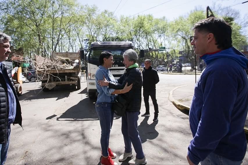 Quilmes: Mendoza supervisó un operativo de limpieza integral en el barrio Villa Argentina 