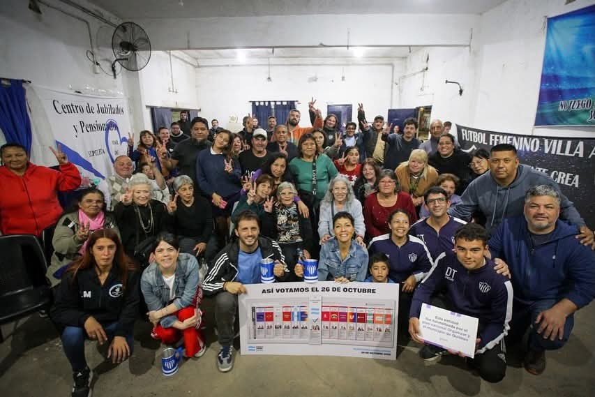 Quilmes: Mendoza entregó materiales de construcción, deportivos y su personería jurídica al Club Villa Augusta