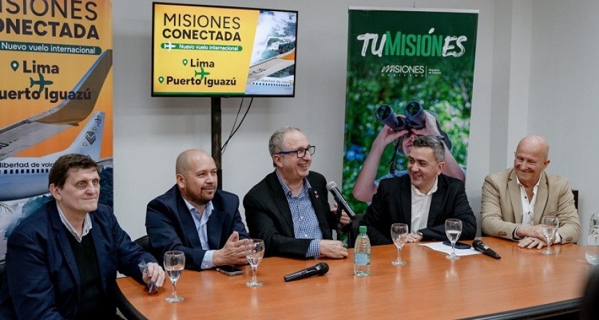 Misiones y Flybondi lanzaron una nueva conexión aérea que conecta Lima con Puerto Iguazú