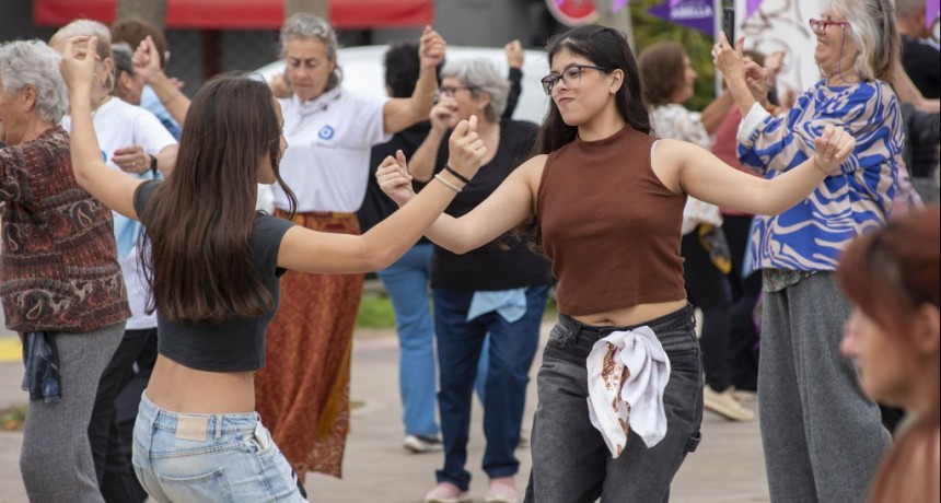 Campana: El folklore volvió a copar la Plaza de las Carretas