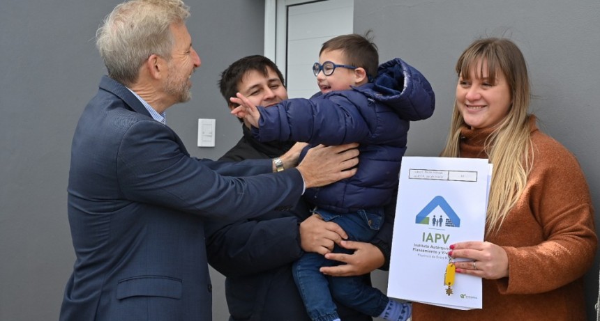 Entre Ríos: Frigerio entregó viviendas a diez nuevas familias de General Racedo