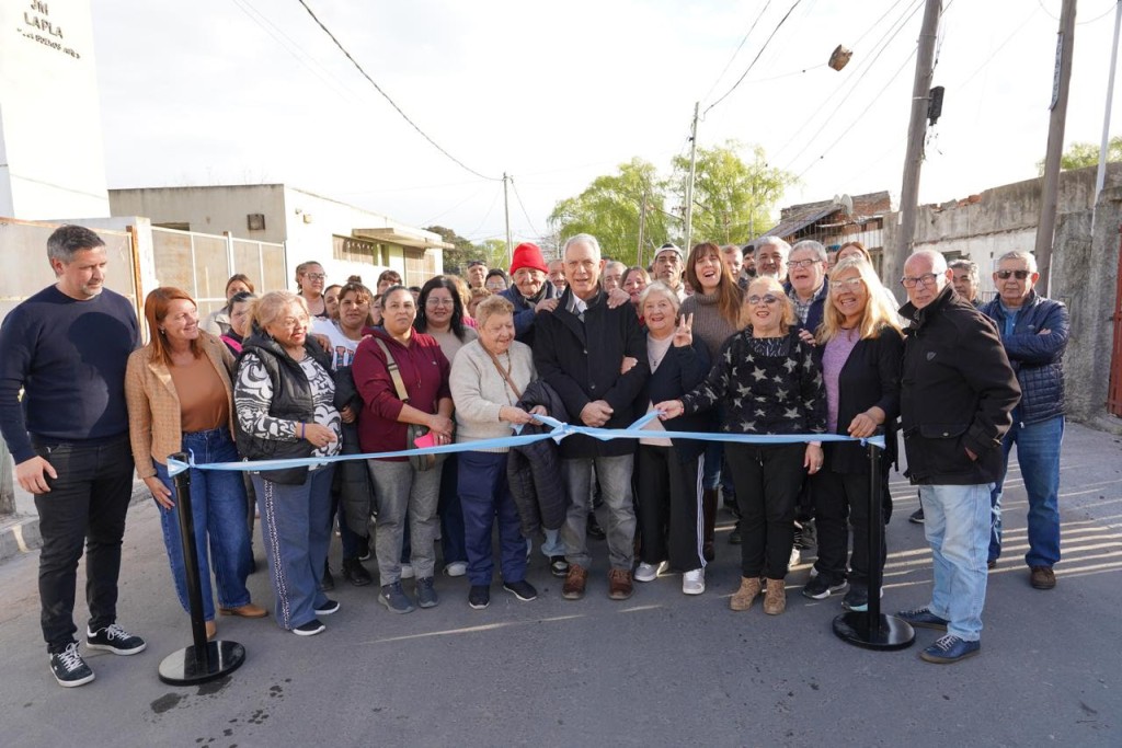 La Plata: Alak inaugur&oacute; una obra vial que mejora el acceso a dos jardines de Los Hornos 