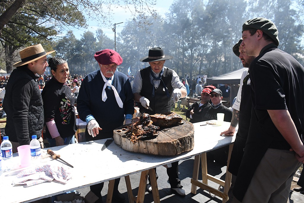 Chivilcoy: Una multitud disfrut&oacute; de la 5&ordf; Fiesta del Asado Criollo de Moquehu&aacute;