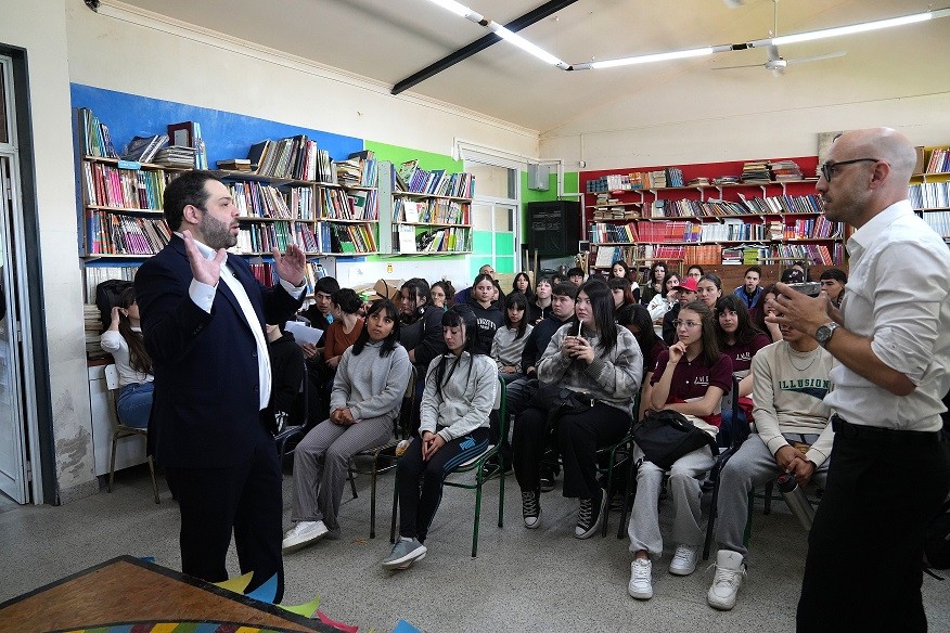 Entre R&iacute;os: El gobierno provincial acerc&oacute; herramientas para el primer empleo a estudiantes de Paran&aacute;
