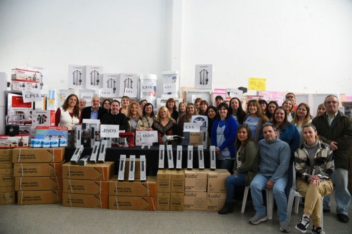 La Provincia equip&oacute; comedores de 268 escuelas en nueve municipios