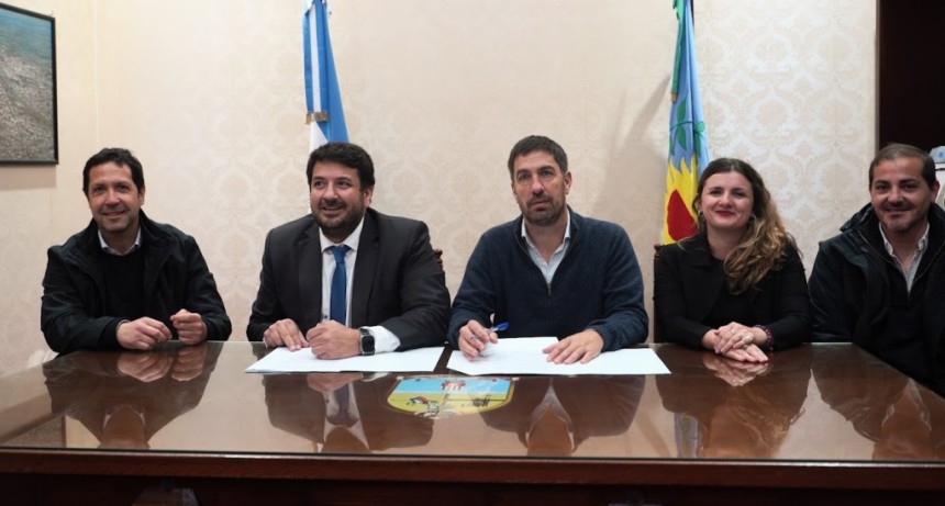 Mercedes: Ustarroz y Mena sellaron un convenio de cooperaci&oacute;n con los talleres de la Unidad N&deg; 5