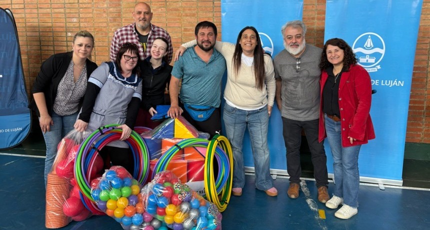 Luj&aacute;n: Se realiz&oacute; una importante entrega de materiales deportivos, did&aacute;cticos y administrativos a las instituciones educativas