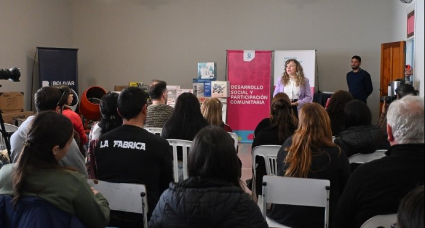 La Provincia entreg&oacute; maquinaria y herramientas para emprendimientos de Bol&iacute;var