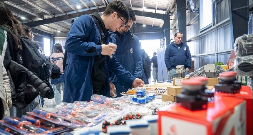 Moreno: Se entregaron kits de herramientas para Escuelas T&eacute;cnicas del distrito