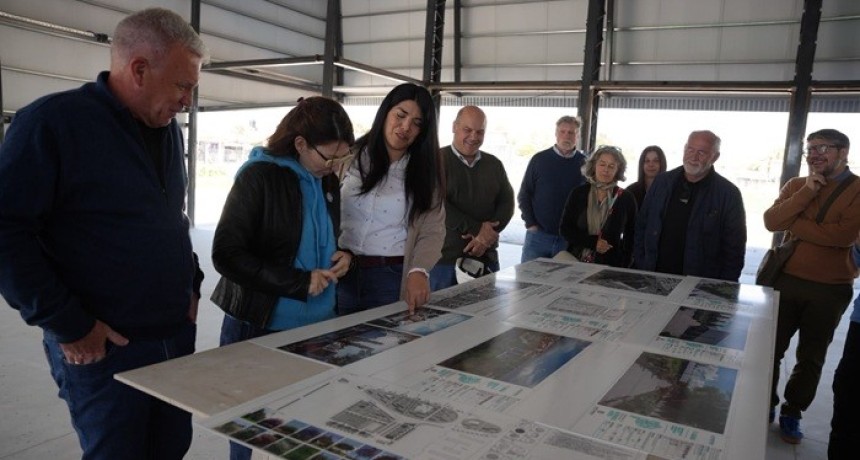 Batakis visit&oacute; las 549 viviendas que la Provincia tiene en marcha en Berazategui