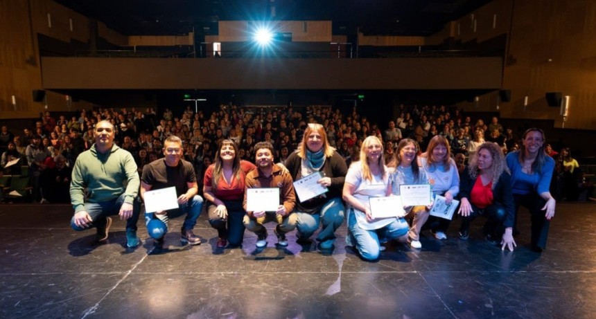 Quilmes: La Municipalidad entreg&oacute; subsidios a 156 establecimientos educativas 