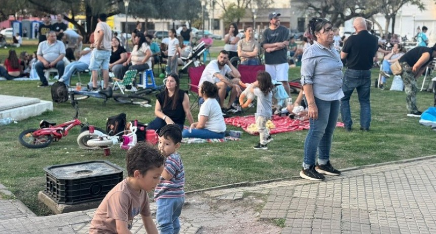 Gral. Villegas: Con una plaza colmada, el Municipio celebró el Día de la Primavera y del Estudiante
