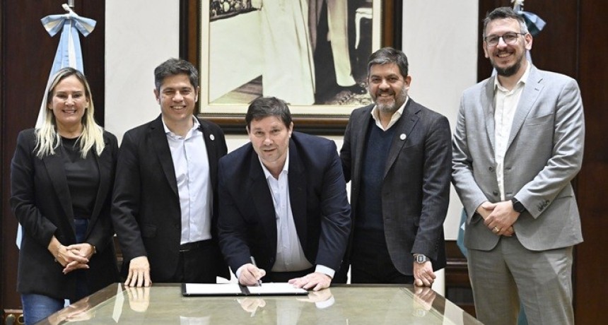 Kicillof y Cuattromo firmaron convenios con municipios para la compra de bienes de capital