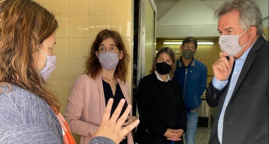 Bahía Blanca: El intendente recorrió obra de refacción ejecutada en la Escuela Nº 25