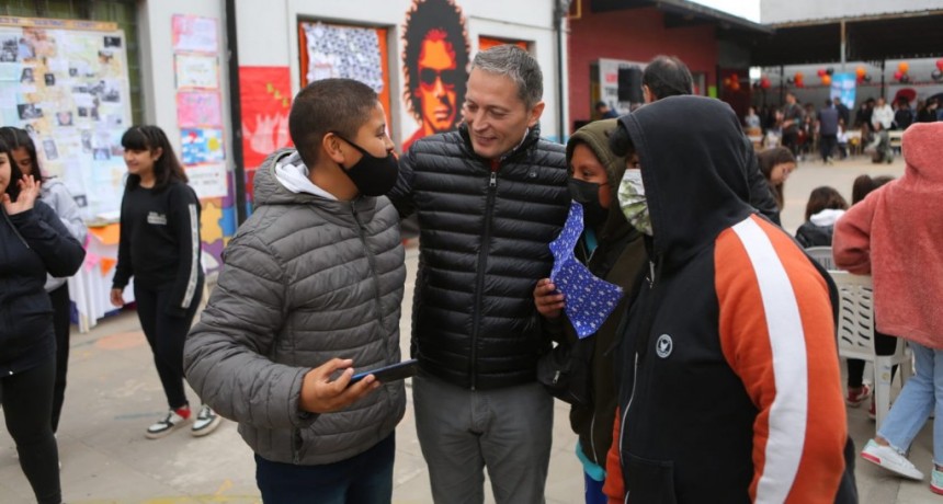E. Echeverría: Fernando Gray participó del acto de la imposición de nombre de la Secundaria N° 42 