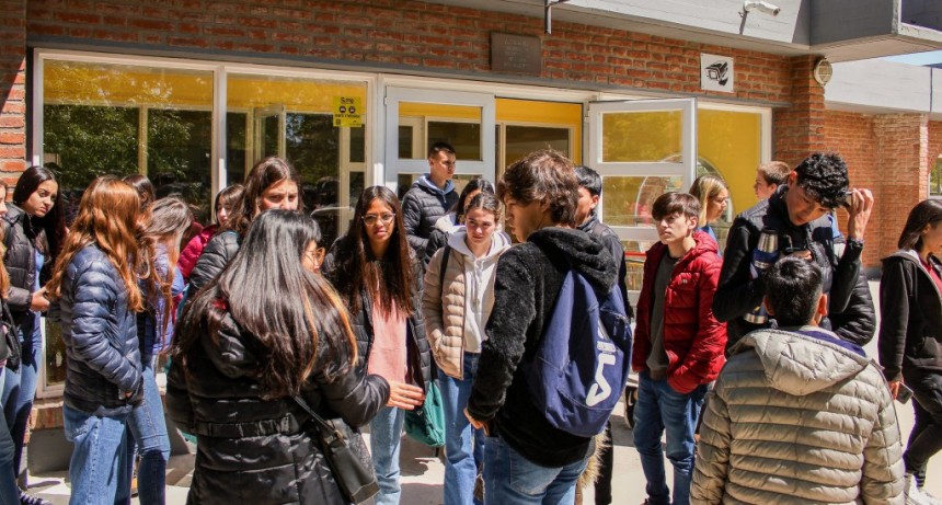 Tapalqué: Alumnas y alumnos de los talleres de técnica de estudio y orientación vocacional visitaron el campus universitario de la UNICEN 