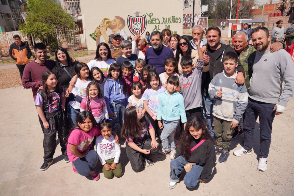 San Martín: Fernando Moreira compartió una jornada de actividades en la nueva plaza de Barrio Güemes