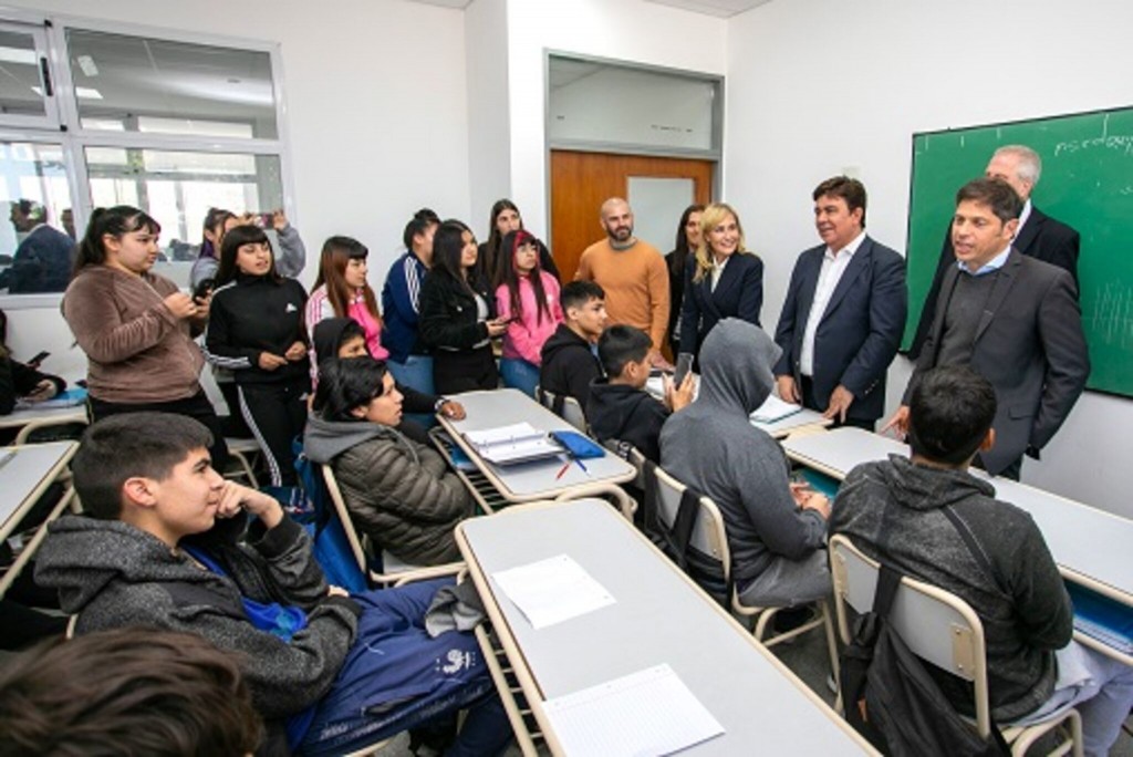 Fernando Espinoza y Axel Kicillof recorrieron una de las 20 nuevas escuelas de La Matanza