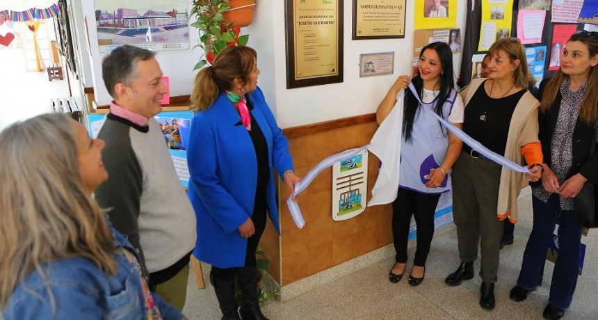 E. Echeverría: Gray participó del acto de imposición de nombre del Jardín N° 923 en El Jagüel 