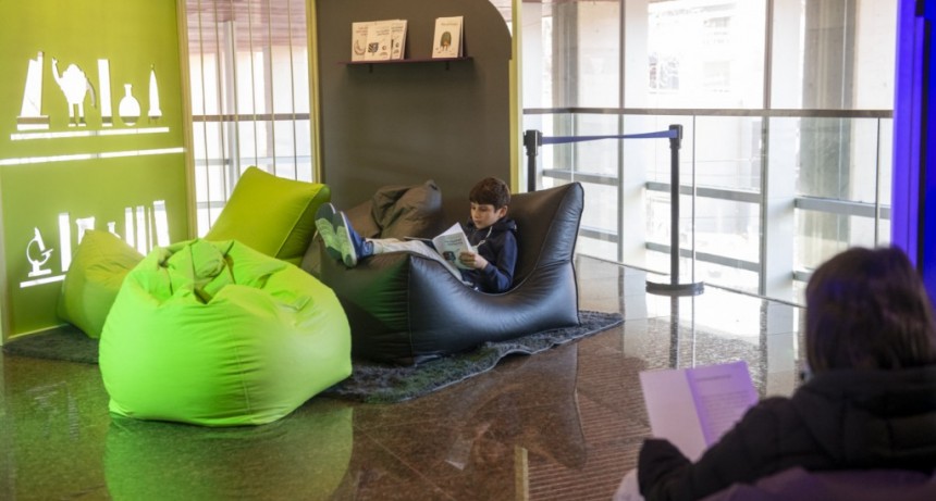 El C3 lanza la primera Feria de Libros Científicos, una invitación a descubrir textos de ciencia en todos sus géneros