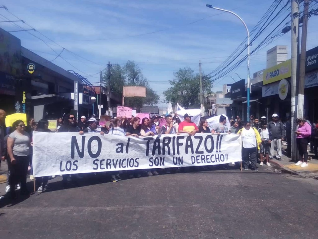 En Moreno más de mil vecinos se movilizaron en reclamo por las tarifas de electricidad