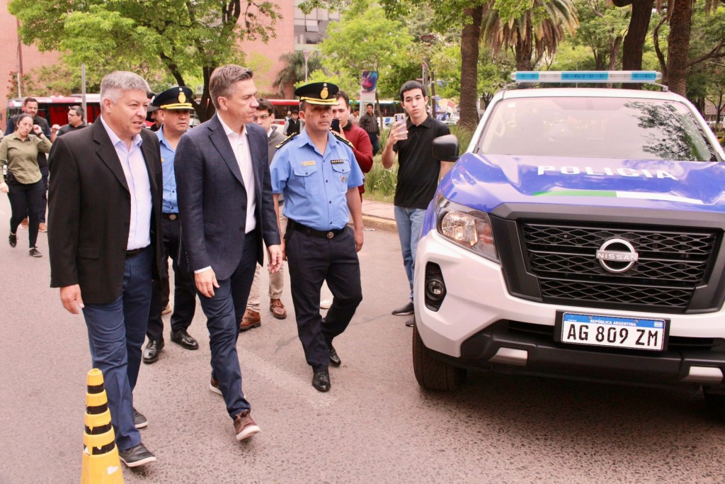 Chaco: Zdero entregó patrulleros y motos para comisarías de Resistencia y el interior 