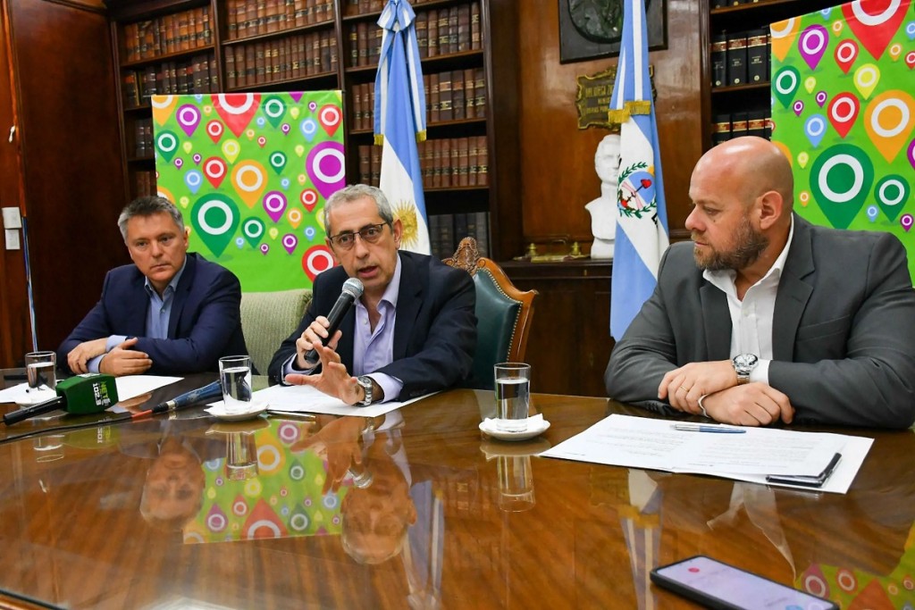 Corrientes: Valdés otorgó la sexta recomposición salarial y Provincia acumula en el año aumentos de 160%