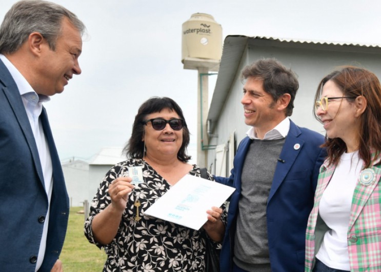 Kicillof entregó viviendas en Almirante Brown