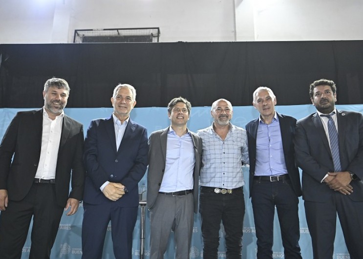 Kicillof firmó un convenio para facilitar trámites de clubes de barrio y organizaciones civiles