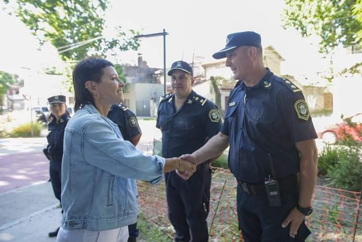 Quilmes: Mendoza recorrió la nueva posta de seguridad de la plaza “Campito Carlos Maier” 