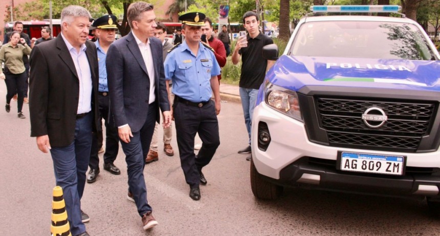 Chaco: Zdero entregó patrulleros y motos para comisarías de Resistencia y el interior 