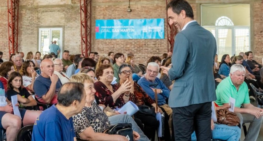 Junín: Petrecca destacó que desde el inicio de su gestión 1751 familias firmaron sus escrituras y 940 recibieron la suya