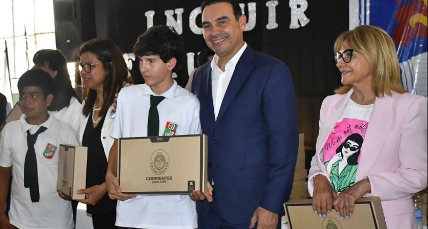 Corrientes: Valdés celebró que Mercedes es una de las primeras ciudades donde la totalidad de los estudiantes cuentan con una notebook