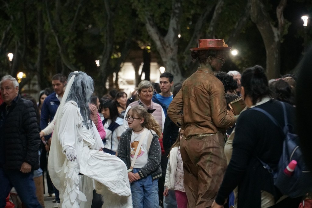 Colón (ER): El Municipio vivió una nueva edición de “Estatuas en Movimiento”