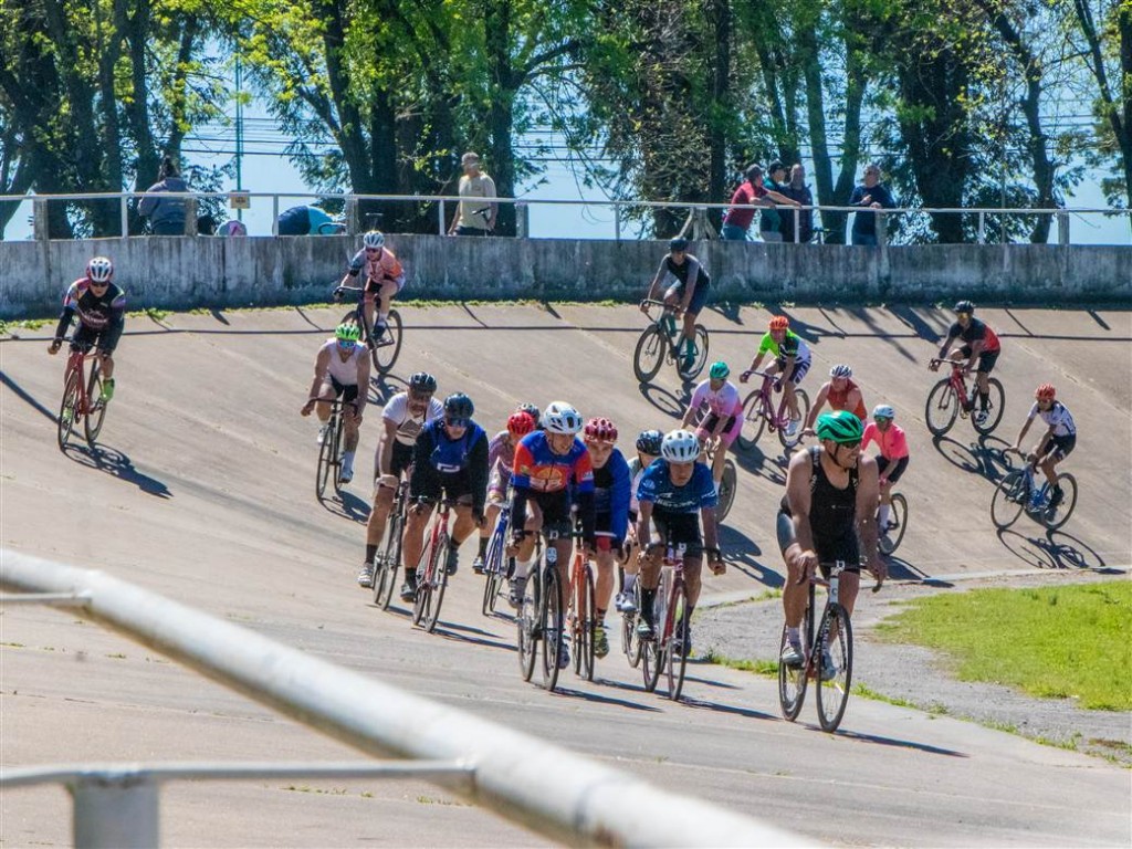 Junín: Se realizó la primera fecha del Campeonato Pistero en el velódromo de la ACJ