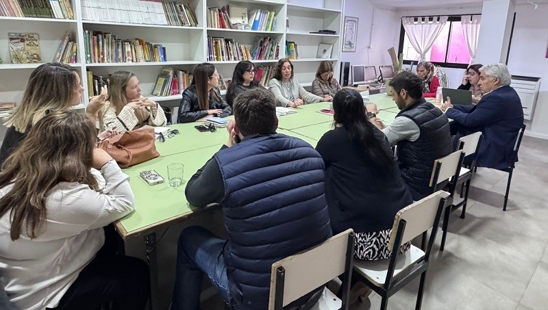 Gral. Villegas: Autoridades educativas y municipales se reunieron para buscar soluciones a problemas edilicios en las escuelas del distrito