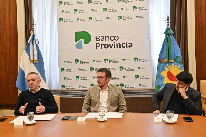 Larroque y Cuattromo firmaron convenios para proyectos sociales y productivos
